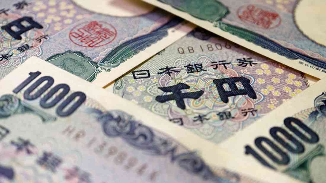 Frail yen whipped around as intervention threat swirls