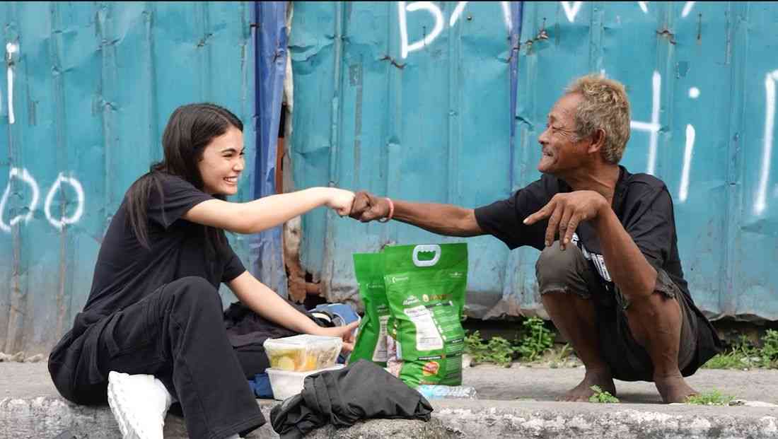 Ivana Alawi calls on public help for elderly homeless man from her vlog