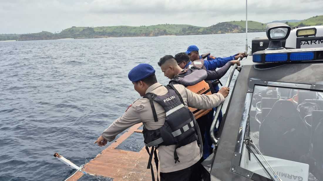 Valencia coach Fernando Martin dies in Indonesia boat accident