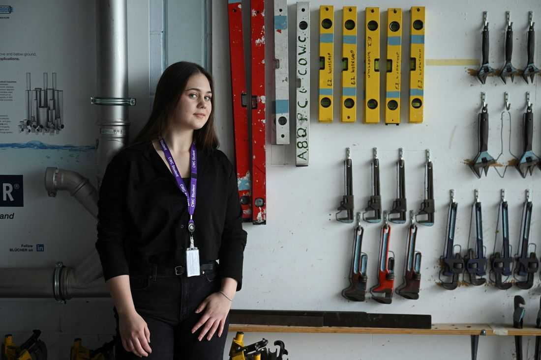 Fearing AI job losses, some young workers in Britain shift towards skilled trades