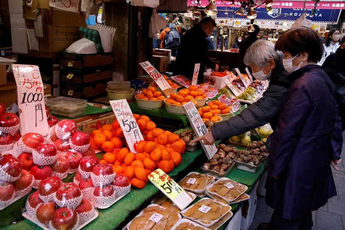 Japan October household spending unexpectedly falls 3.0% year/year
