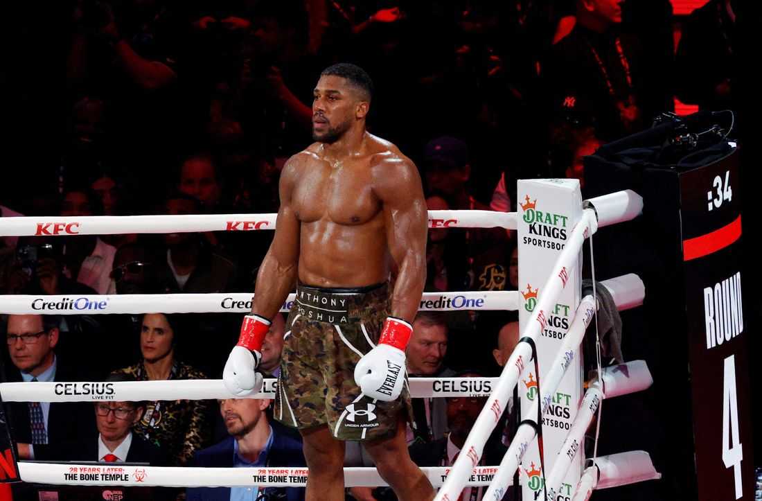Boxing-Anthony Joshua injured in Nigeria car crash that killed two of his friends