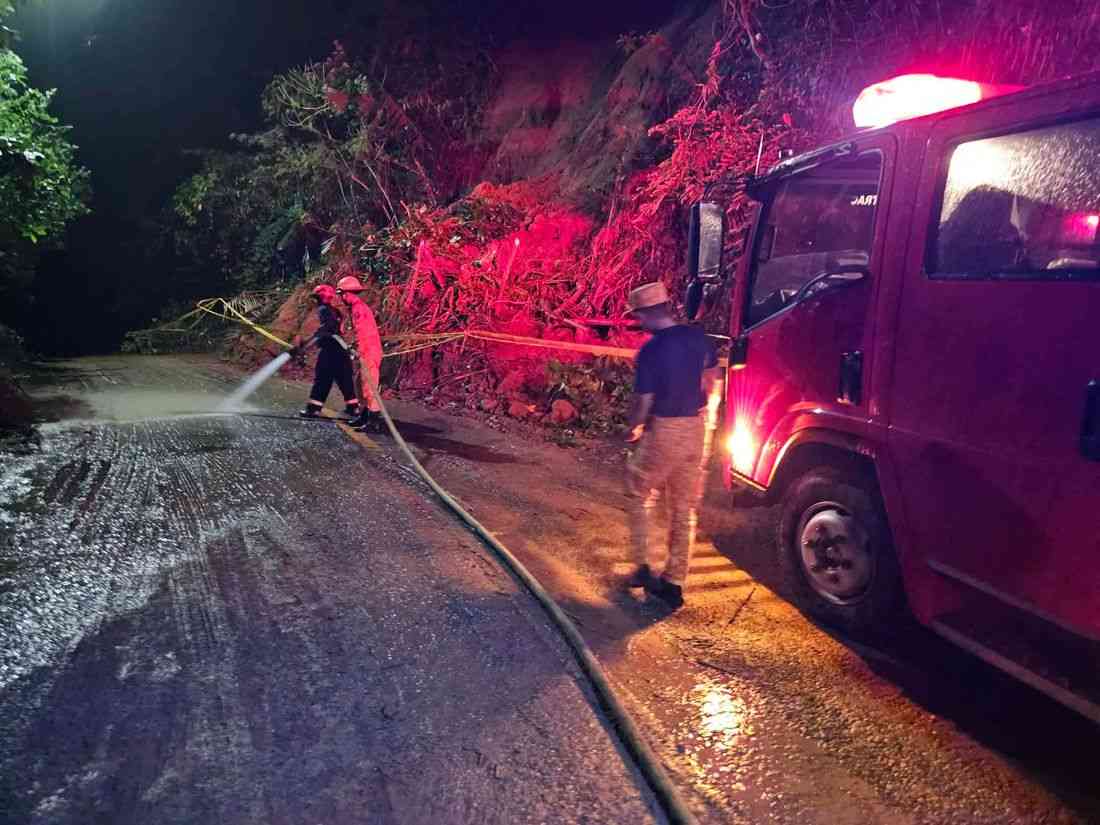 Landslide closes section of Mauban-Tayabas Road in Quezon Province