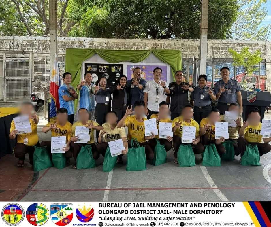 Olongapo Jail inmates receive cash incentives for parol-making efforts