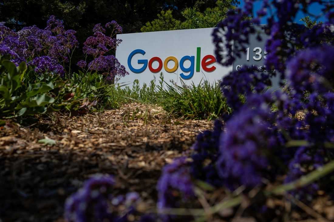 Google, Apple warn staff with US visas against international travel due to embassy delays, Business Insider says