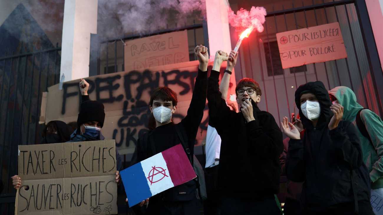 French unions strike against austerity, pressuring Macron