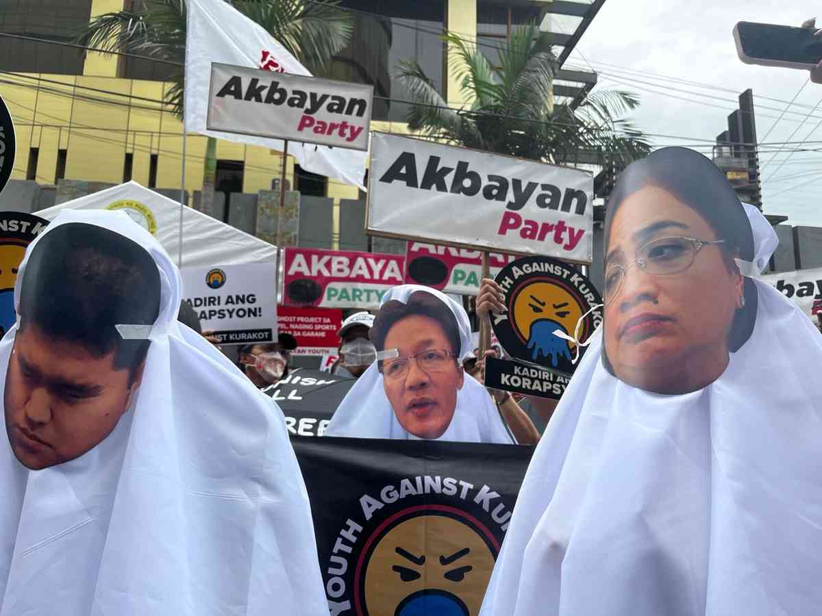 ‘Ghost hunting’: Youth groups protest vs. Discayas over flood control anomalies