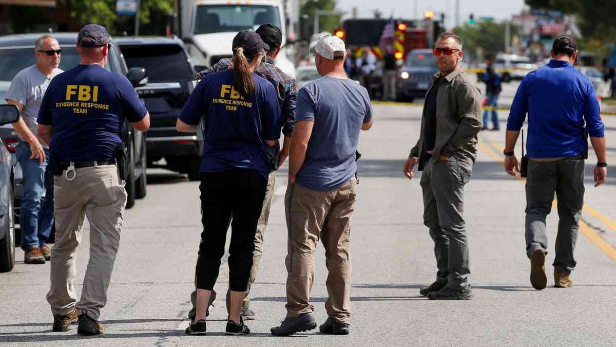 ICE officer kills man in Chicago suburb during arrest attempt