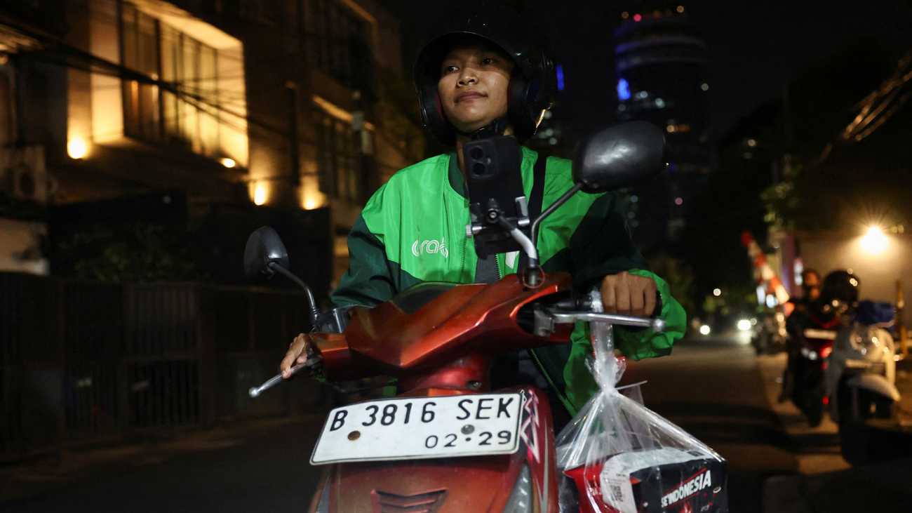 Indonesian protests draw regional solidarity with food orders for delivery drivers