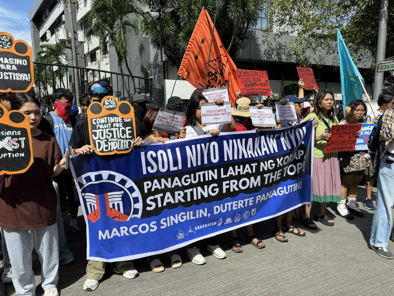 ‘Isoli niyo ninakaw nyo!’: Youth groups protest at DPWH against corruption in flood control projects