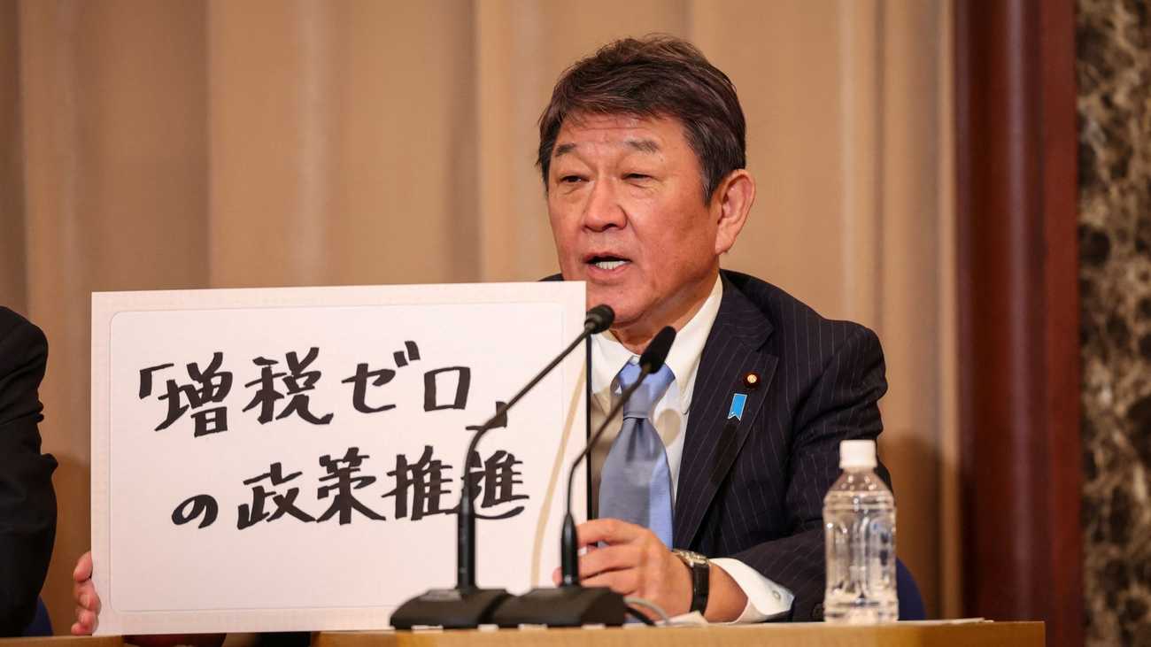 Japanese lawmakers prep leadership bids after PM resigns, yen sinks