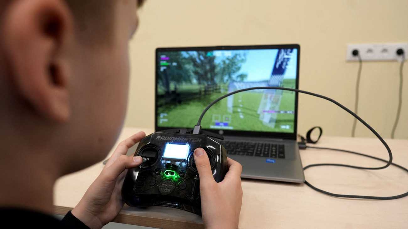 Lithuania teaches children to fly drones on border with Russia