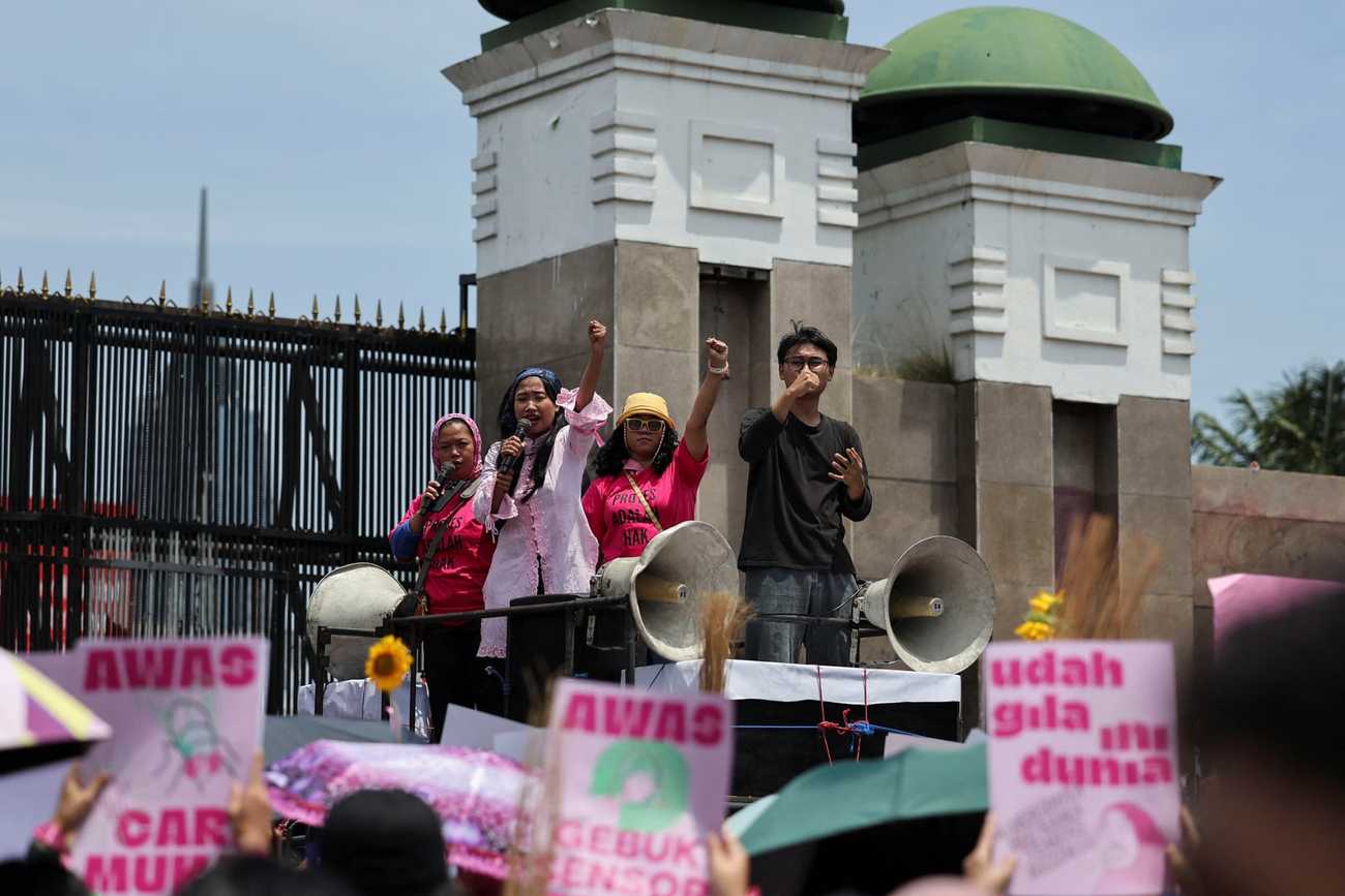 No Filipinos affected by protests in Indonesia – DFA