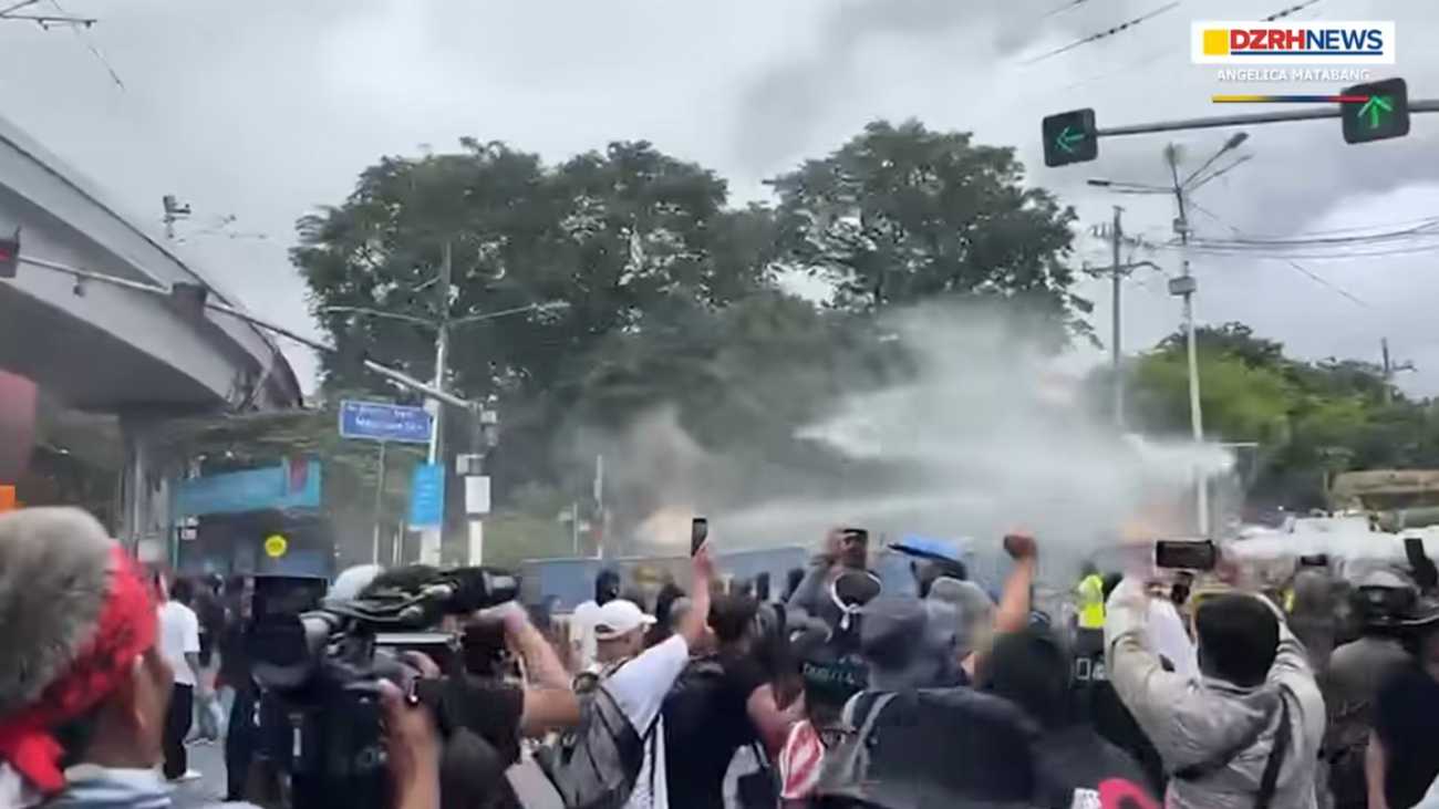 Tensions rise as masked protesters throw smoke grenades, others along Mendiola