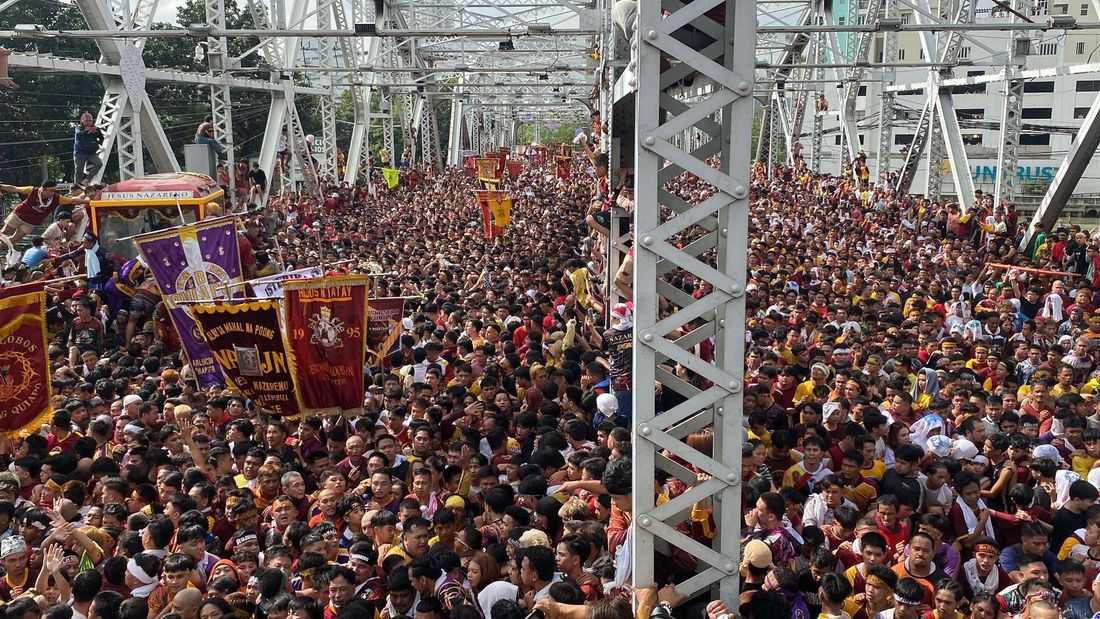 Andas rope breaks amid Traslacion, replacement attached