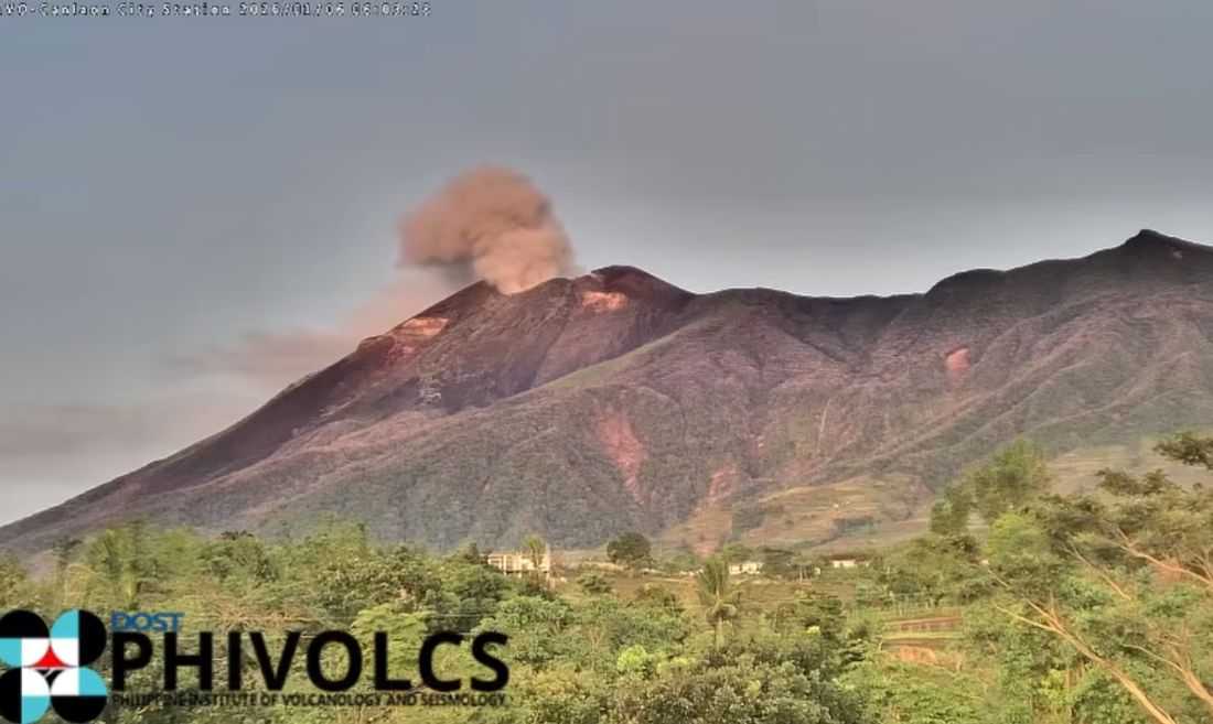 Kanlaon Volcano spews ash; Alert level 2 still up