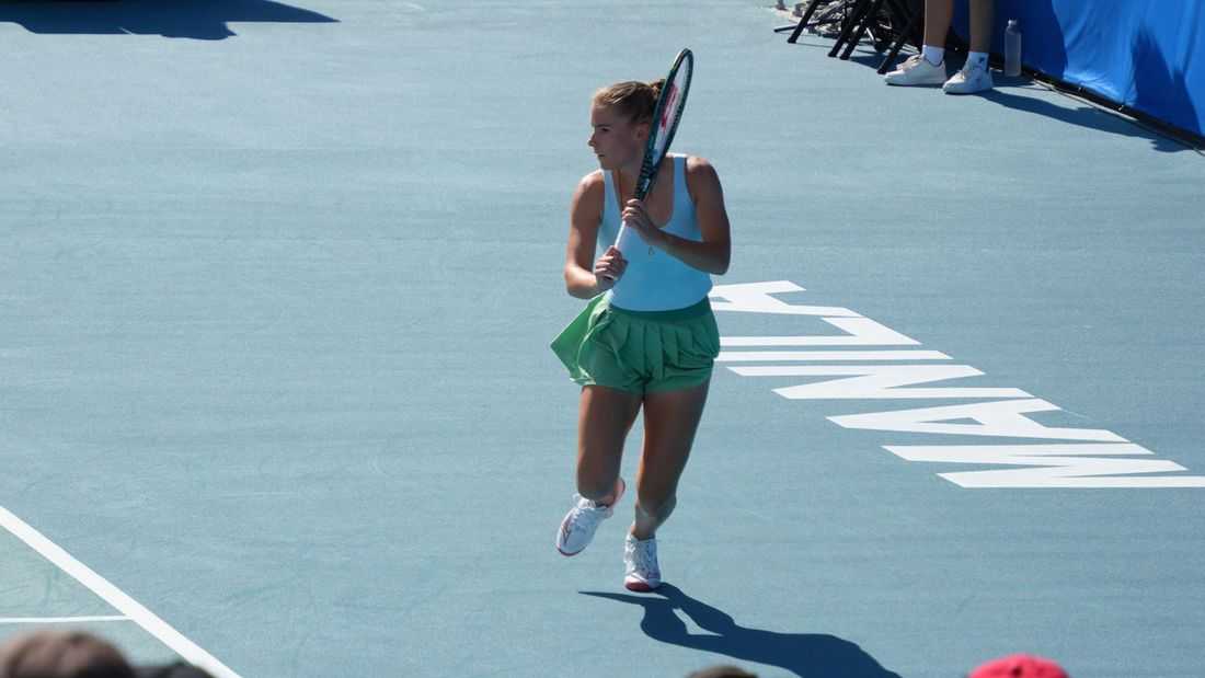 Prozorova rallies past Costoulas to lead semifinal cast at PWO