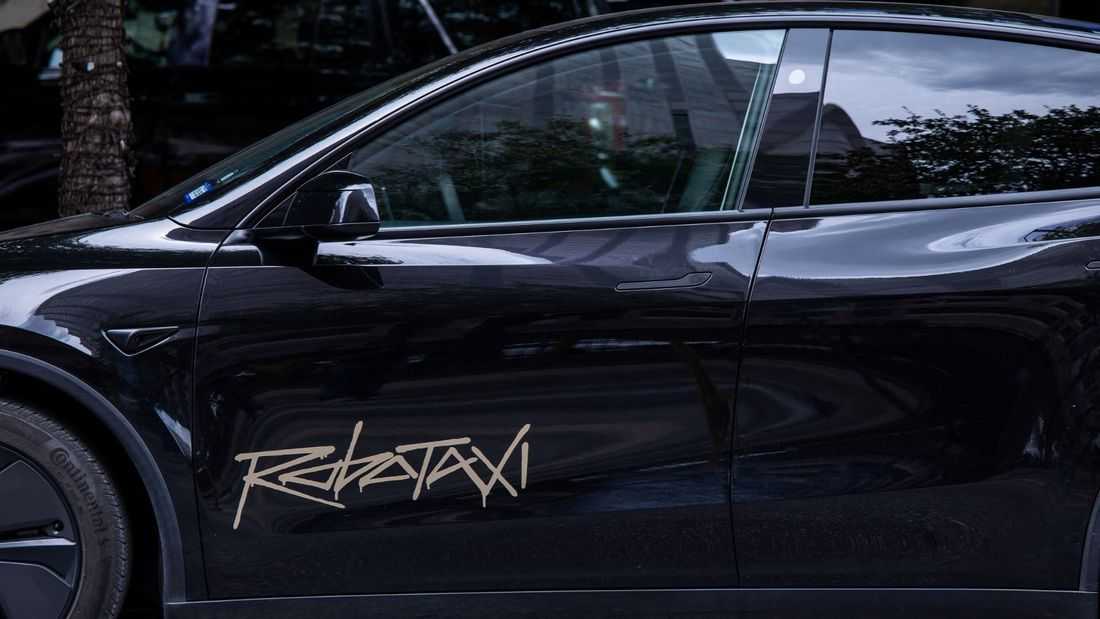 Tesla aims to sell Cybercab robotaxis by end of year despite federal probe