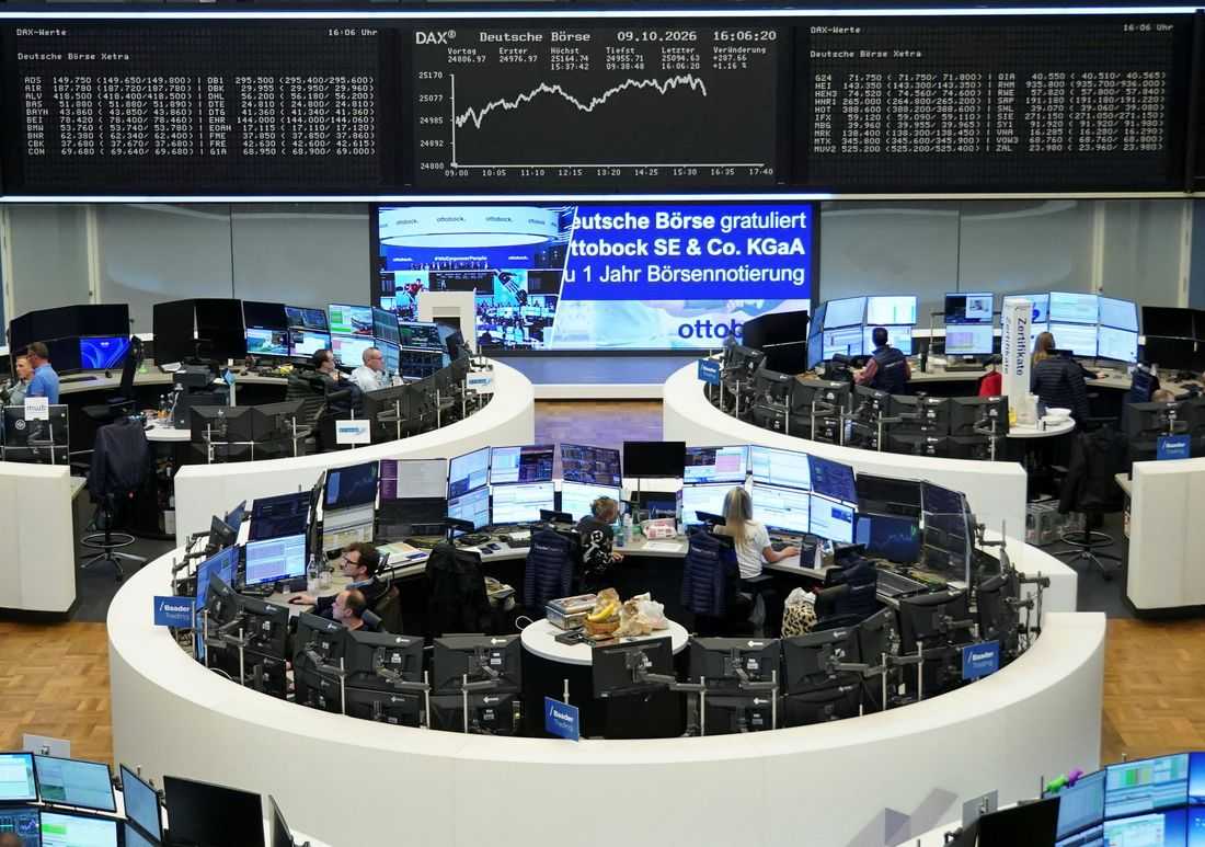 Oil rallies, sending dollar higher on expectations of higher US rates