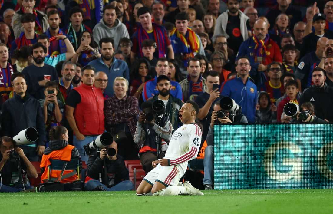 Soccer-Real Madrid defeat Barcelona at Camp Nou to halve gap to LaLiga leaders