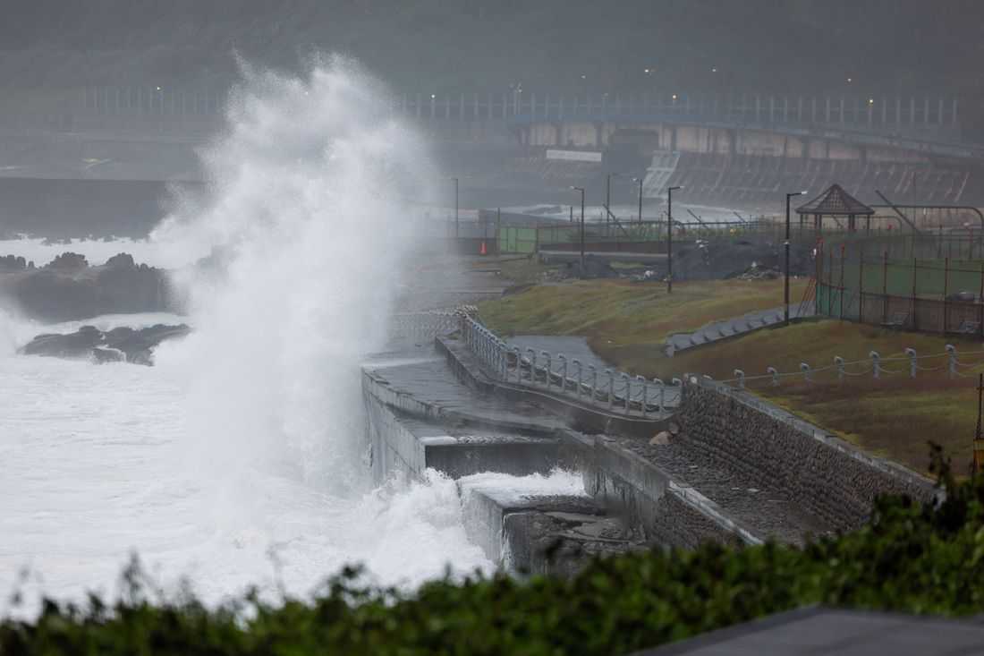 Taiwan shuts down ahead of Typhoon Champi, nearly 1,000 flights cancelled