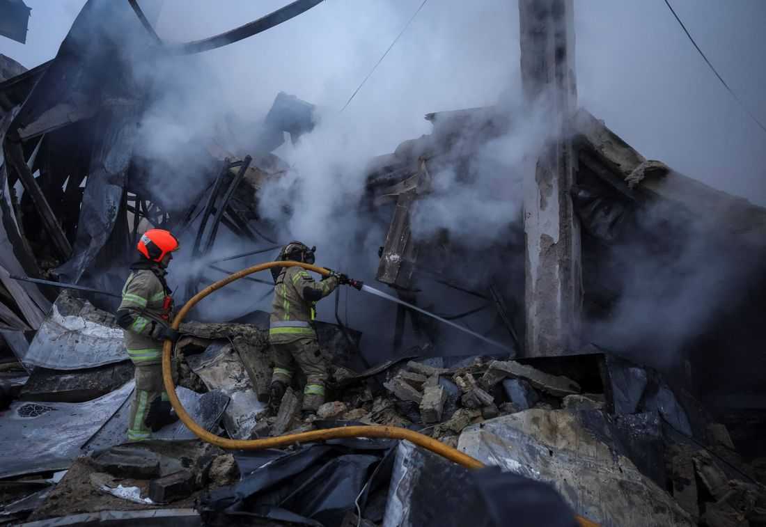 Russia bombs Kyiv and Ukraine fires drones towards Moscow, despite talk of renewing negotiations