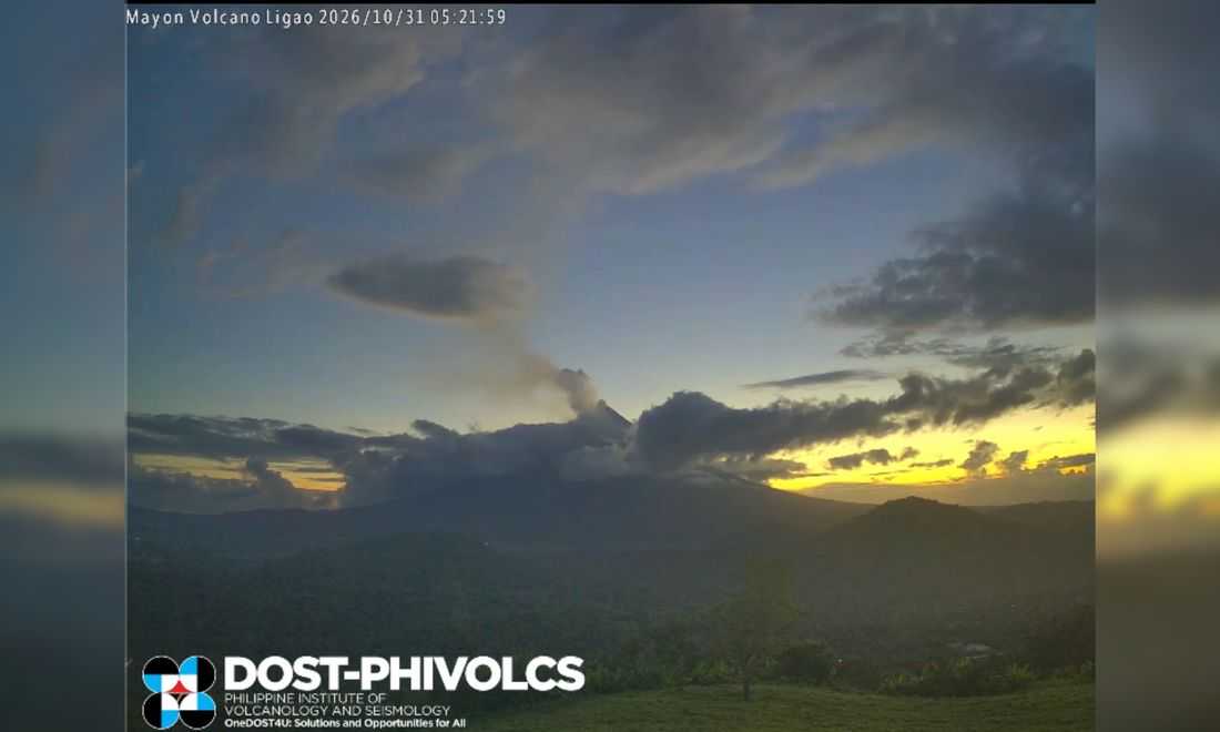 Mayon Volcano emits 200-meter ash plume; Alert Level 3 stays