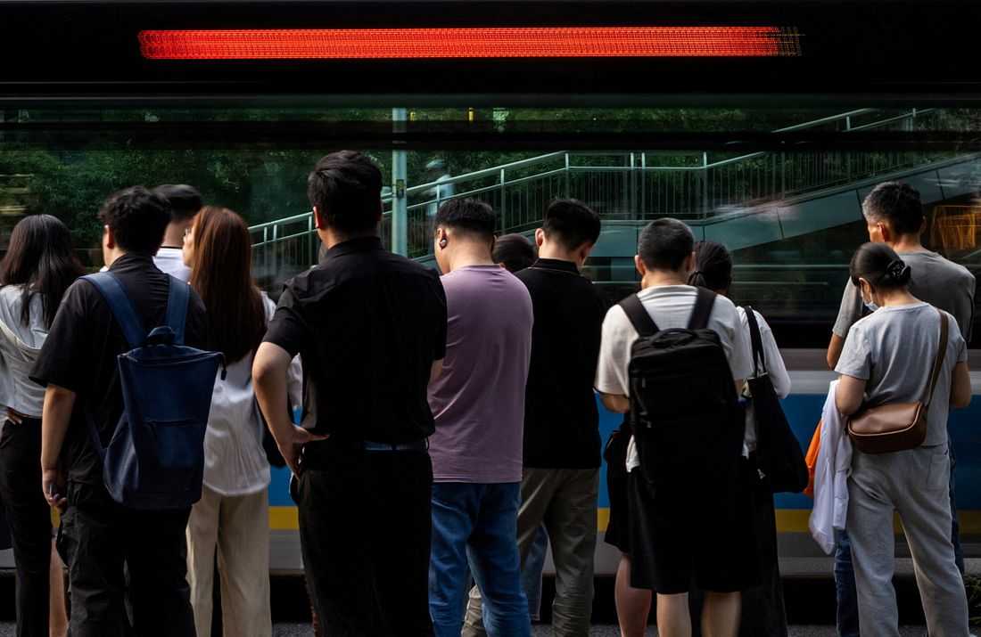 The fake commute: How China's unemployed save face
