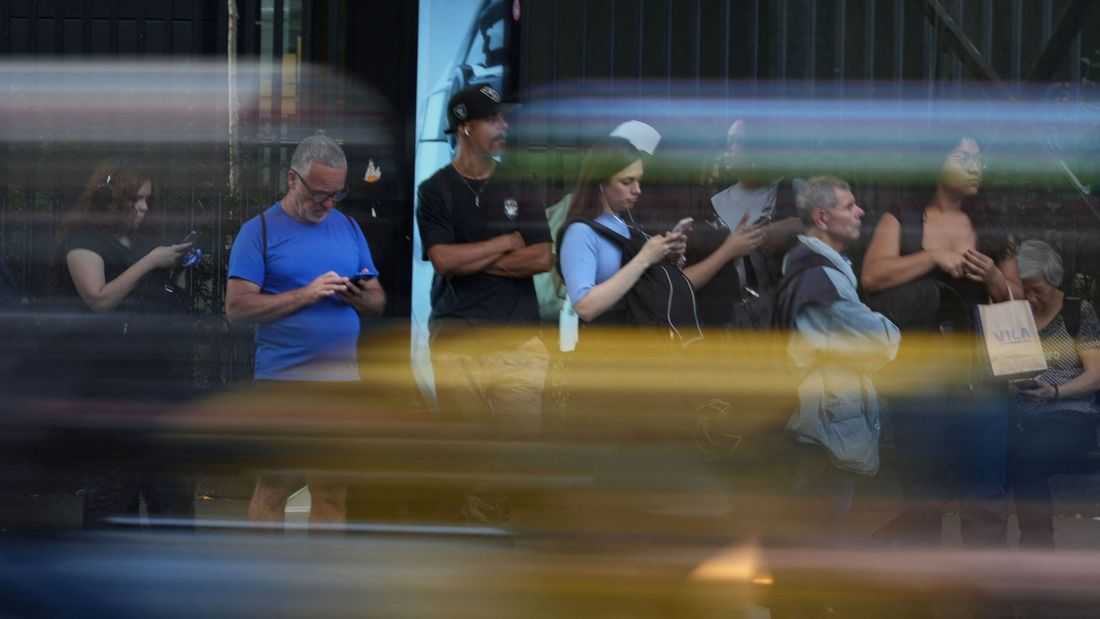Brazil’s love affair with cellphones turns theft into an election flashpoint