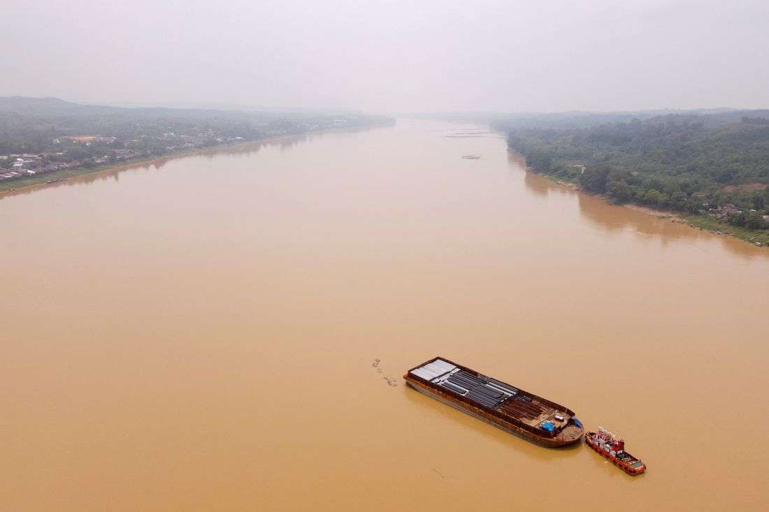 El Niño-powered drought leaves Indonesian palm farmers high and dry as river recedes