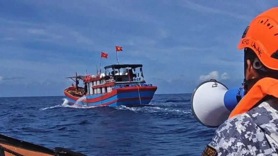 PCG drives away foreign fishing vessel from Lawak Island waters