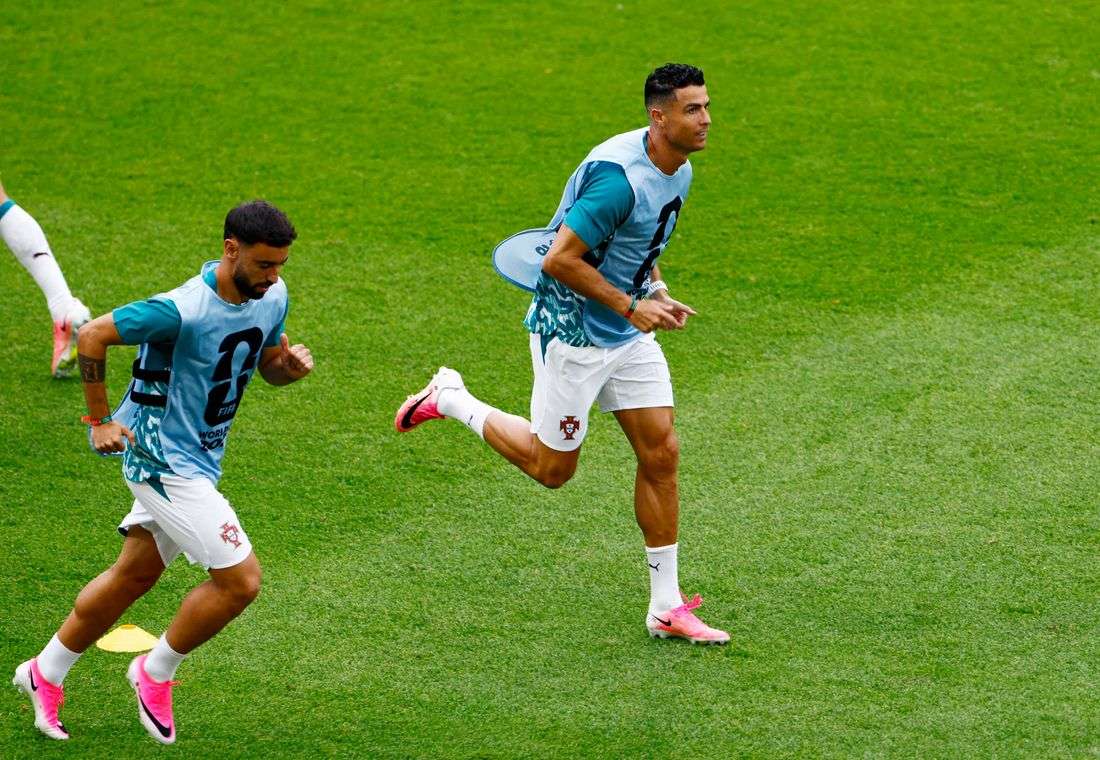 Soccer-Fernandes rejects talk of Portugal rift after Ronaldo's abrupt departure