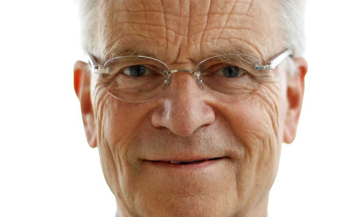 Jeffrey Archer, bestselling UK novelist and scandal-plagued politician, dies aged 86