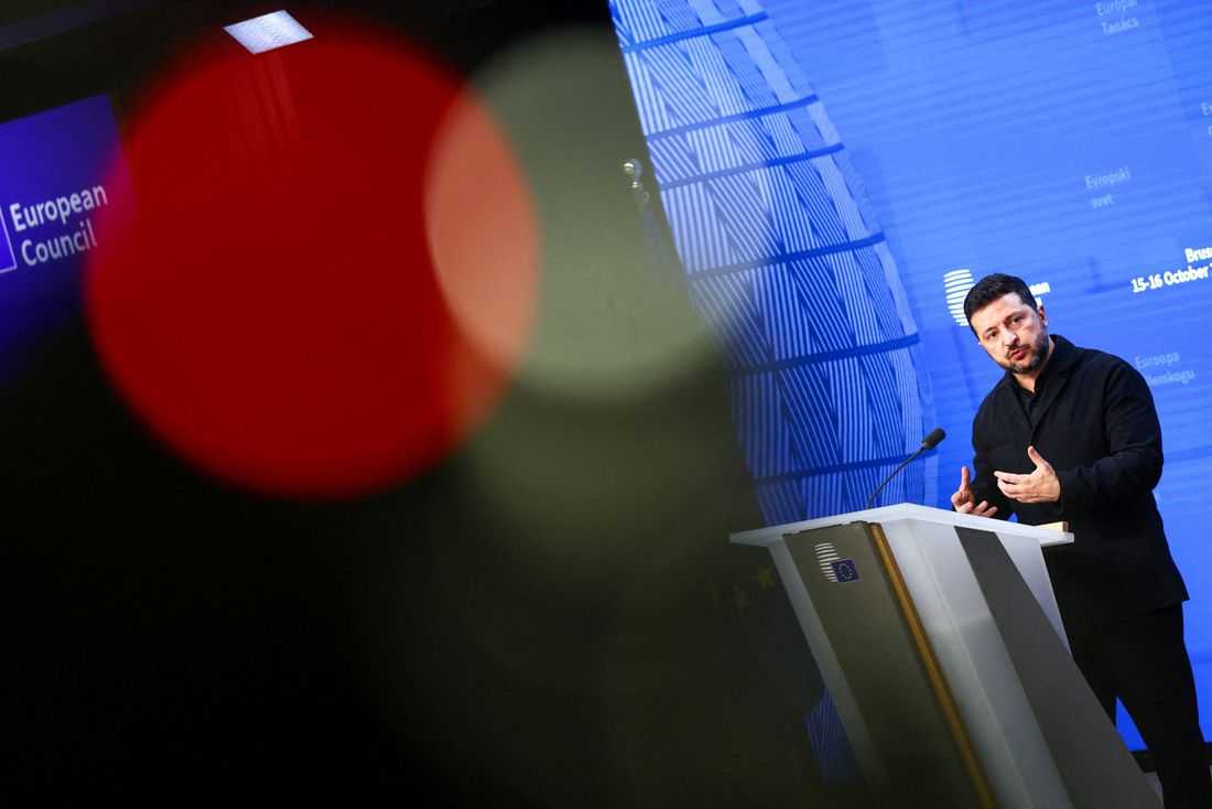 Zelenskiy says Russia attacked Ukrainian energy sector 76 times in past week