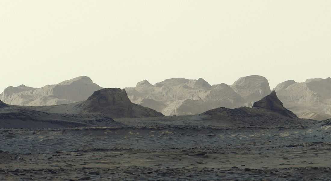 NASA rover takes striking image of dawn's early light on Mars