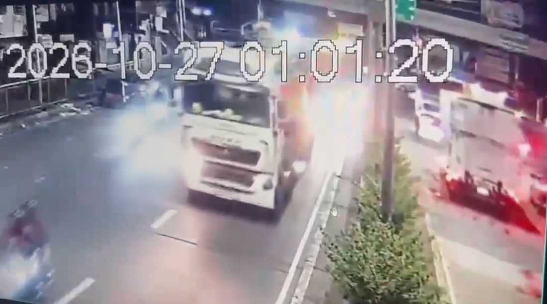 2 killed, 1 injured after dump truck carrying sand overturns in Quezon City
