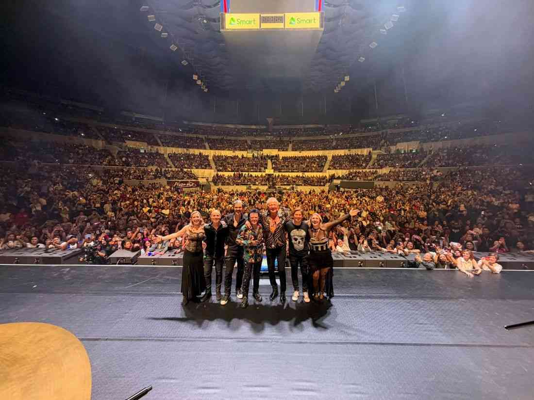 Air Supply draws over 8,000 fans to sold-out Manila concert