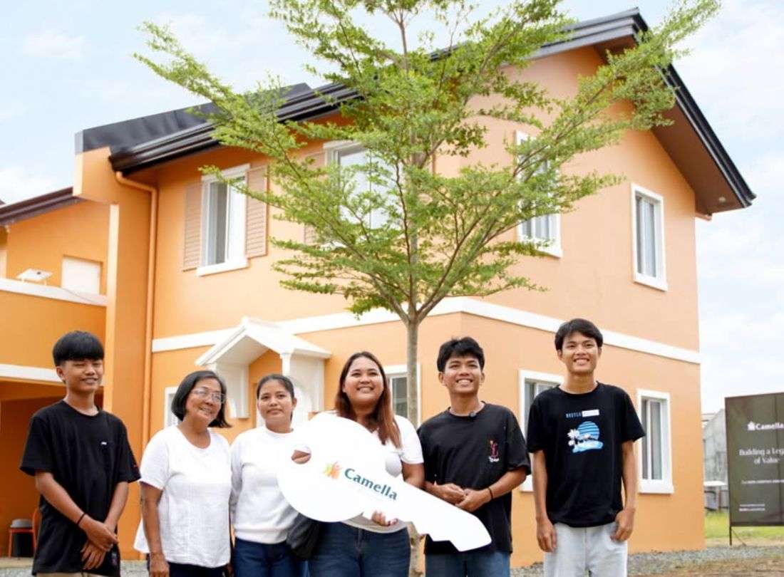 Villar fulfills late OFW mother’s promise of a home for her family