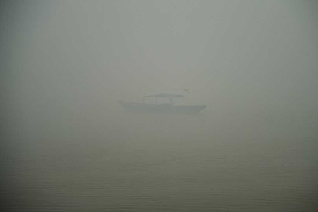 Indonesia's president ready to accept foreign assistance to combat fires, foreign minister says