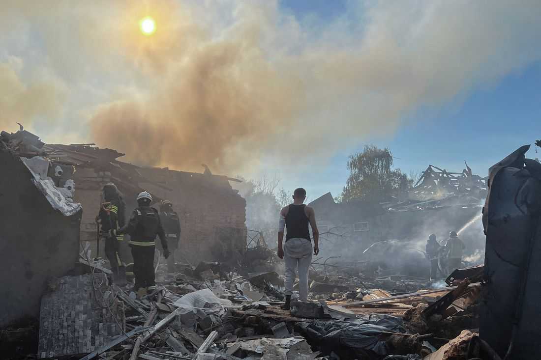 Russian attacks kill six people in two Ukrainian cities