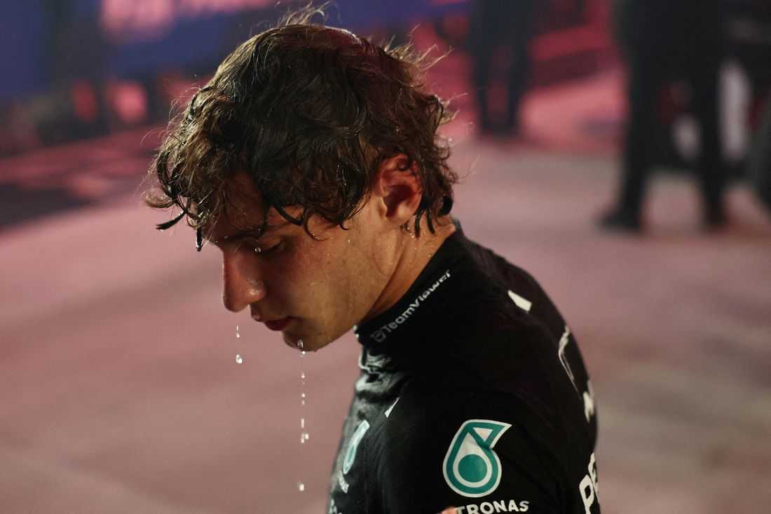 Motor racing-Antonelli dares to dream as historic F1 title zooms in to view