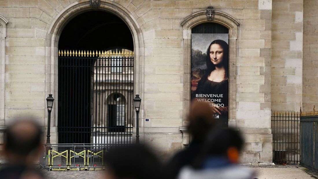 Mona Lisa off limits as Paris shuts museums over protest fears
