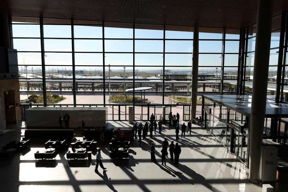 Sydney's new international airport opens to passengers