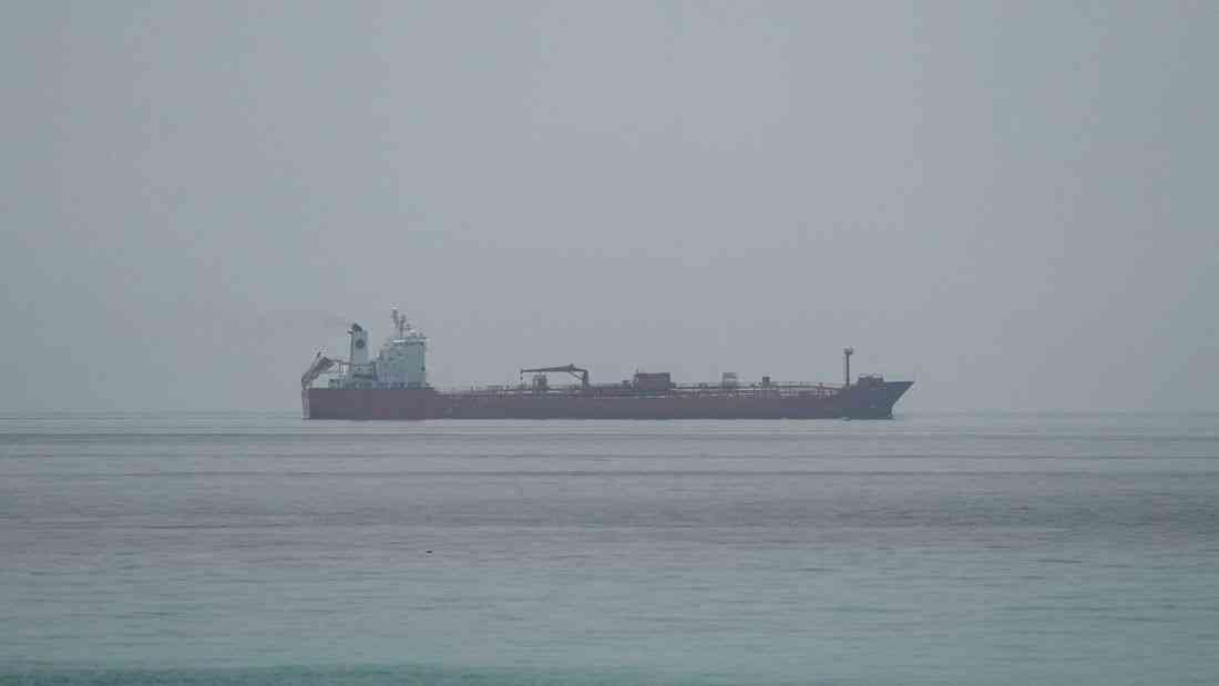 Oil falls on hopes Russia-Ukraine energy ceasefire will boost supplies