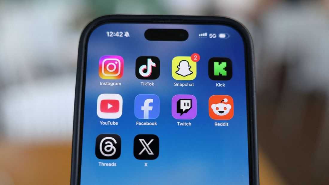 Greece passes social media ban for children under 15