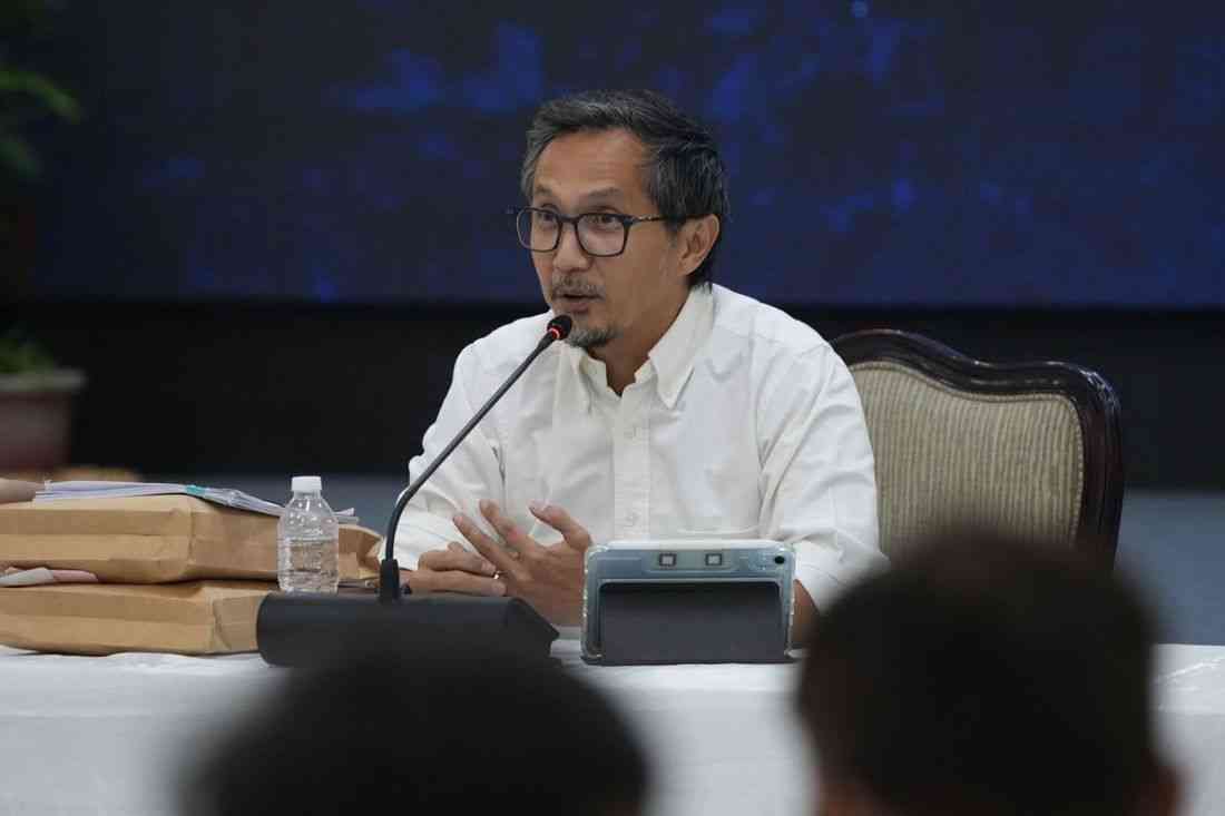 Fewer than half of 50 bus companies complied with show cause orders — Dizon