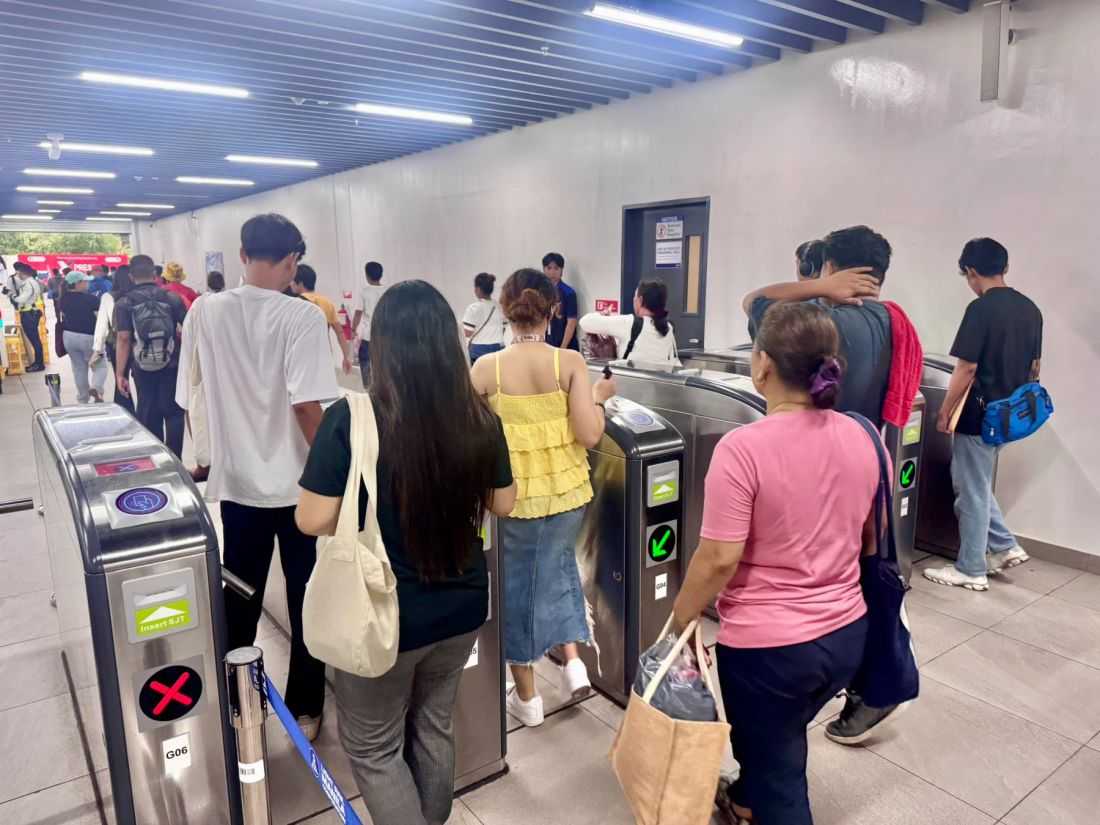 LRT, MRT offer free rides for Philhealth members on Feb. 14