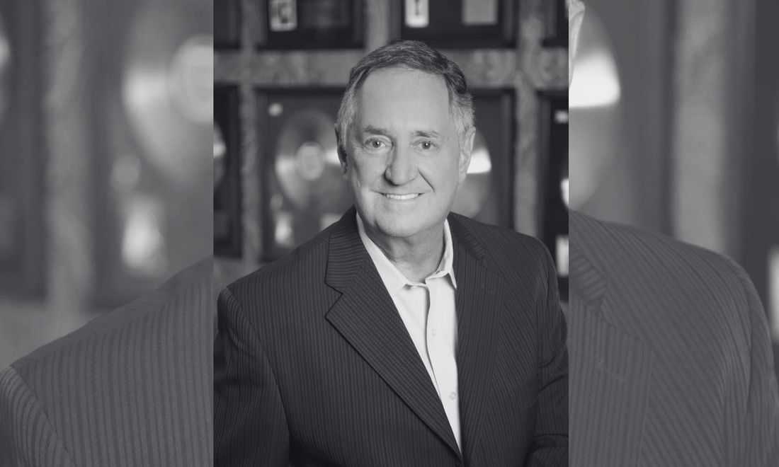 Singer-songwriter Neil Sedaka dies at 86