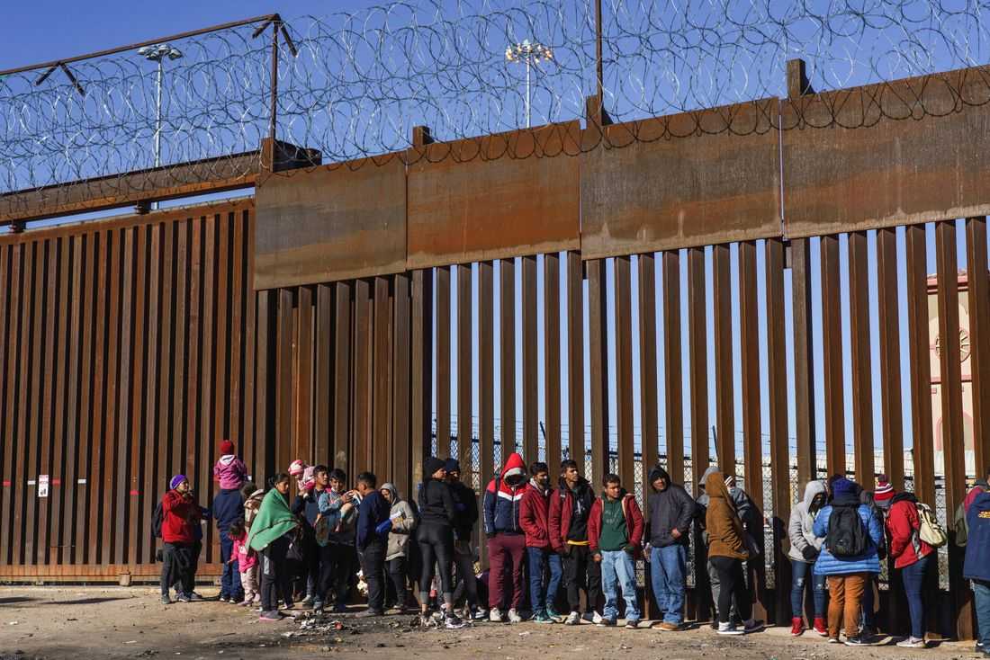 US appeals court lets Trump continue ending deportation protections