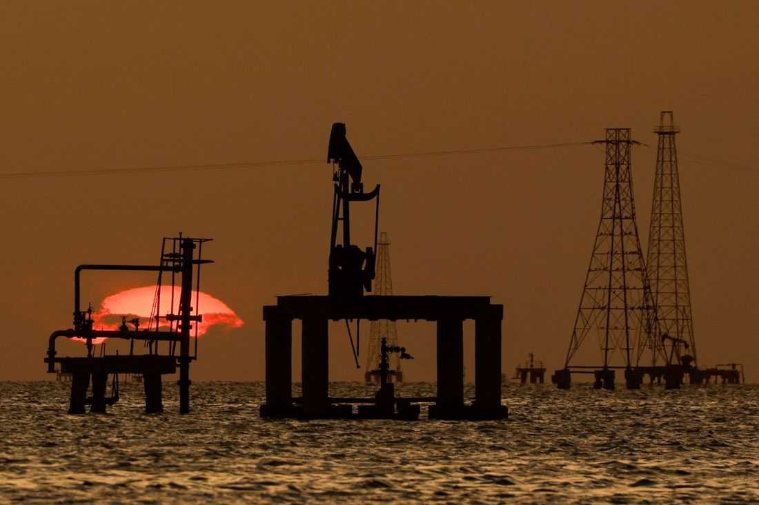 Oil gains on US–Iran tensions, better India demand